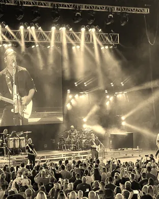 Lee Brice Sandy